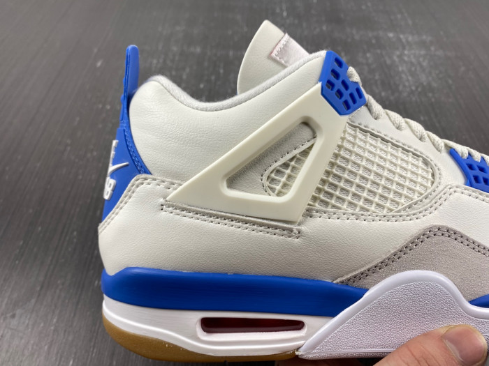 Nike SB x Air Jordan 4 “Sapphire”