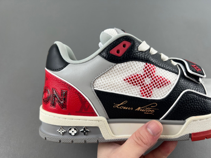 LV TRAINER SNEAKER LV-000555
