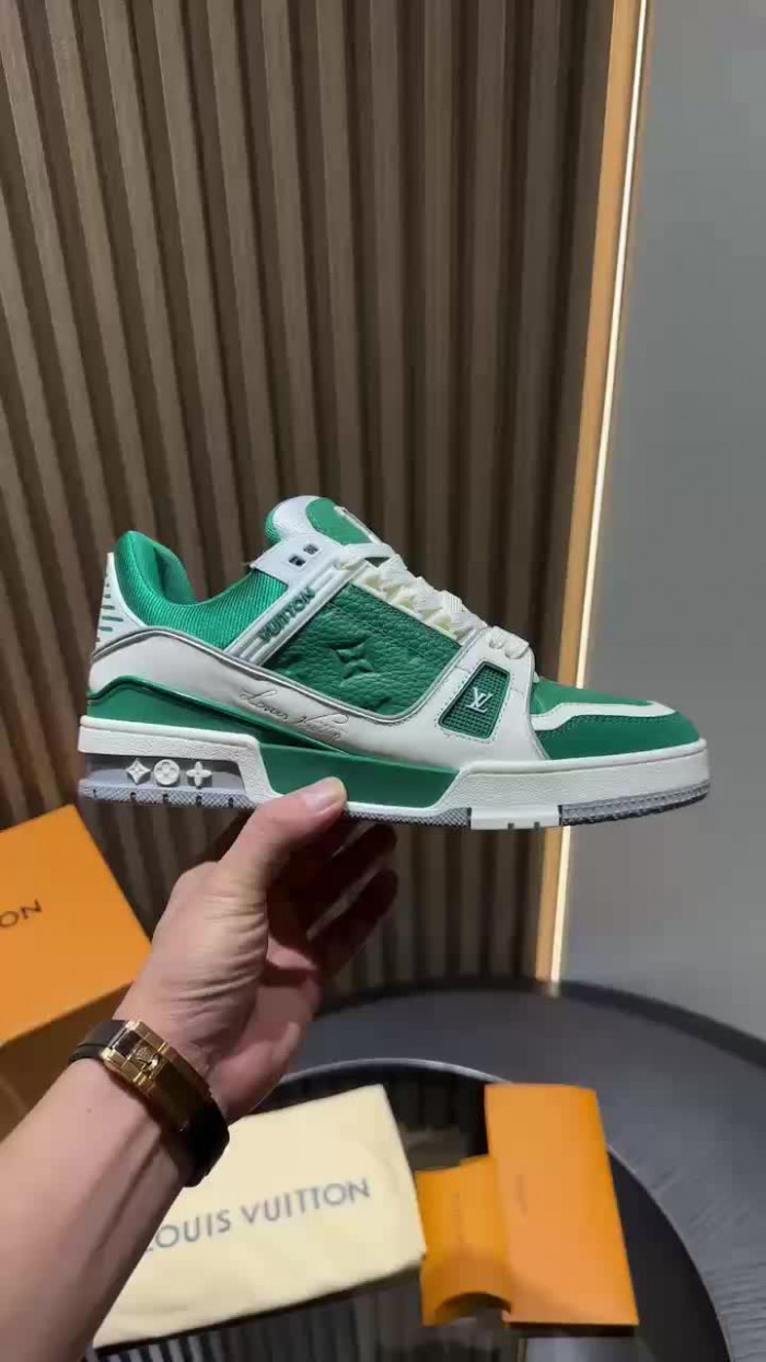 LV TRAINER SNEAKER LV-000599