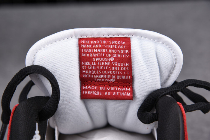 Nike SB Dunk Low Chicago BQ6817-600