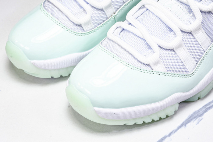 Wmns Air Jordan 11 Retro Low 