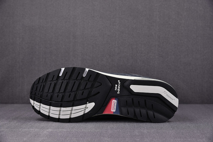 NEW BALANCE SNEAKER NB024