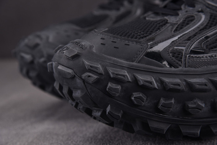 DEFENDER SNEAKER DS011