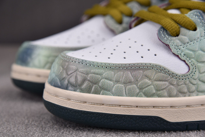 Alexis Sablone x Nike SB Dunk Low 