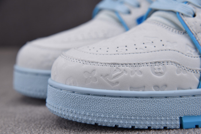 LV TRAINER SNEAKER LV-000597