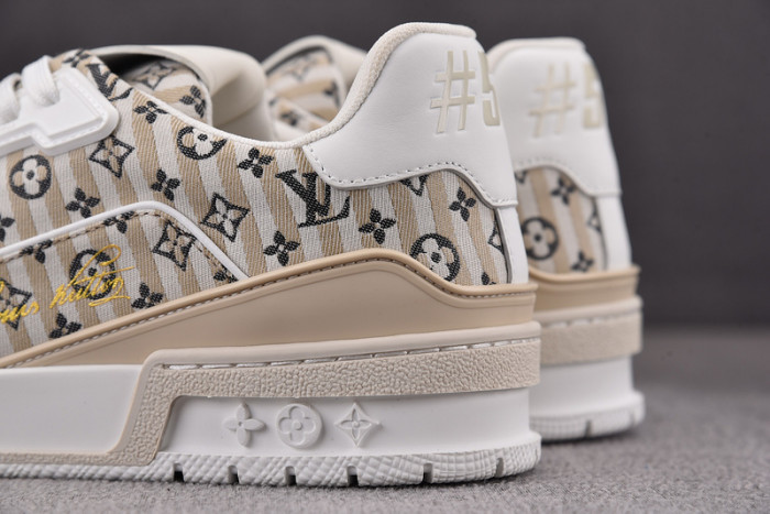 LV SNEAKER LV-000121