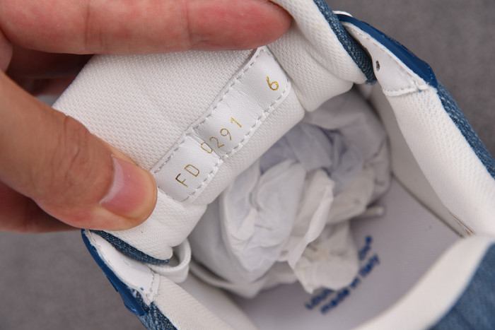 LV SNEAKER LV-000106