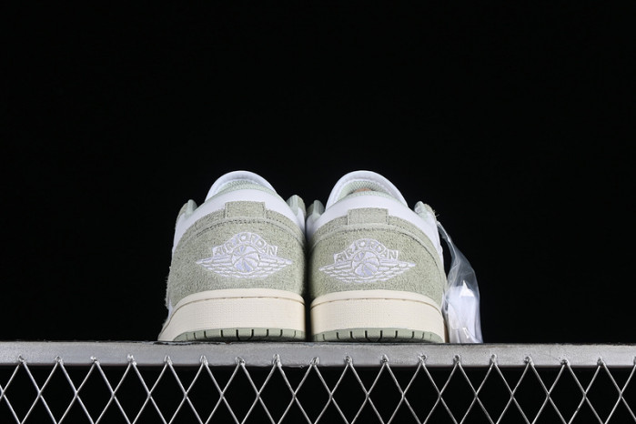 AIR JORDAN 1 LOW "LIGHT GREEN" FN5214-131