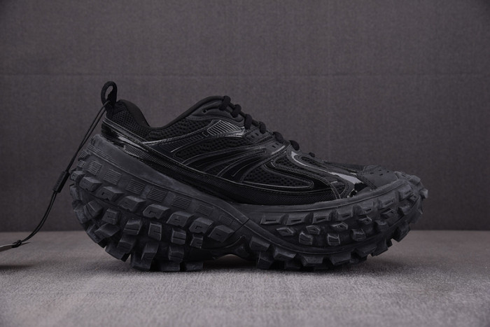 DEFENDER SNEAKER DS011