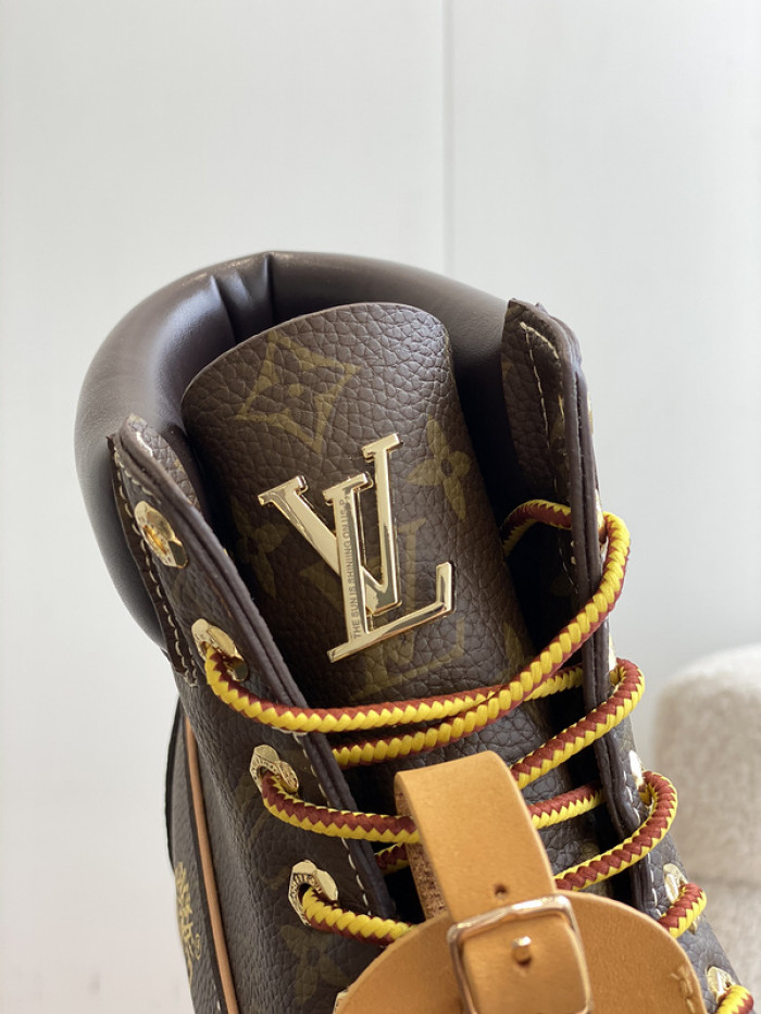 LV BOOTS L000014
