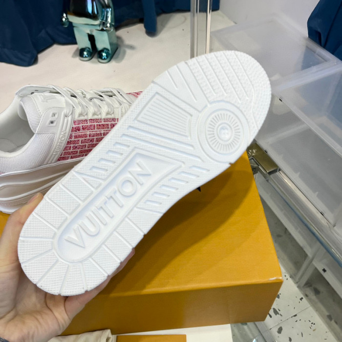 LV SNEAKER LV-000402