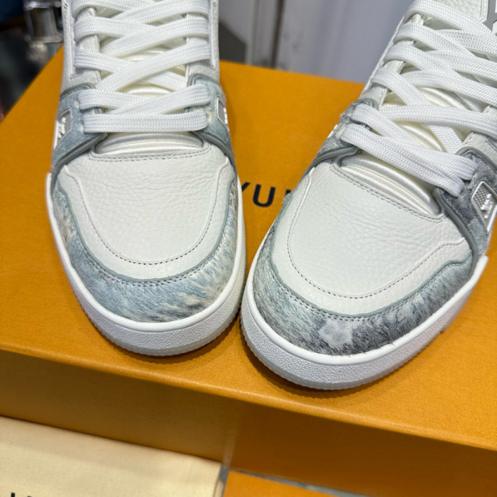 LV SNEAKER LV-000528