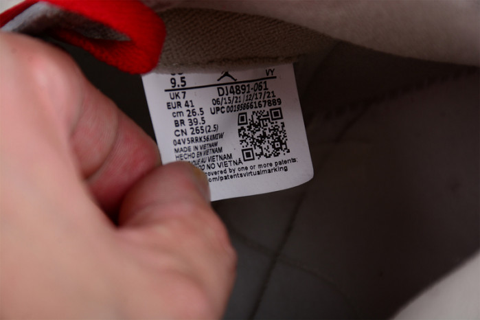 Air Jordan 1 High OG WMNS “Newstalgia” DJ4891-061