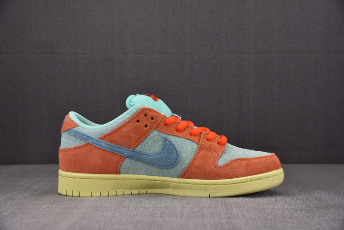 Nike SB Dunk Low Orange Emerald Rise DV5429-800