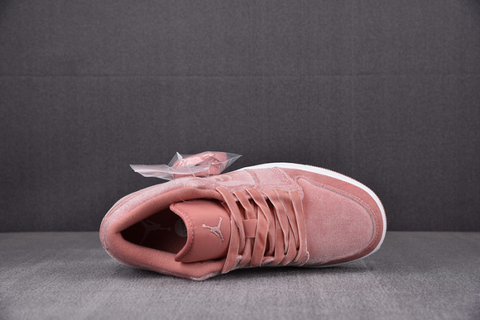 WMNS AIR JORDAN 1 LOW SE 