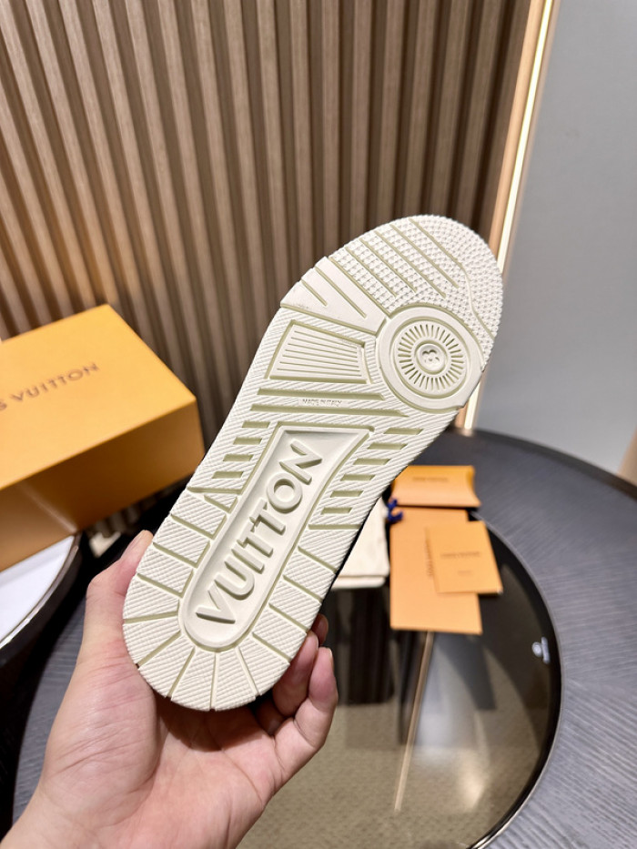 LV TRAINER SNEAKER LV-000564
