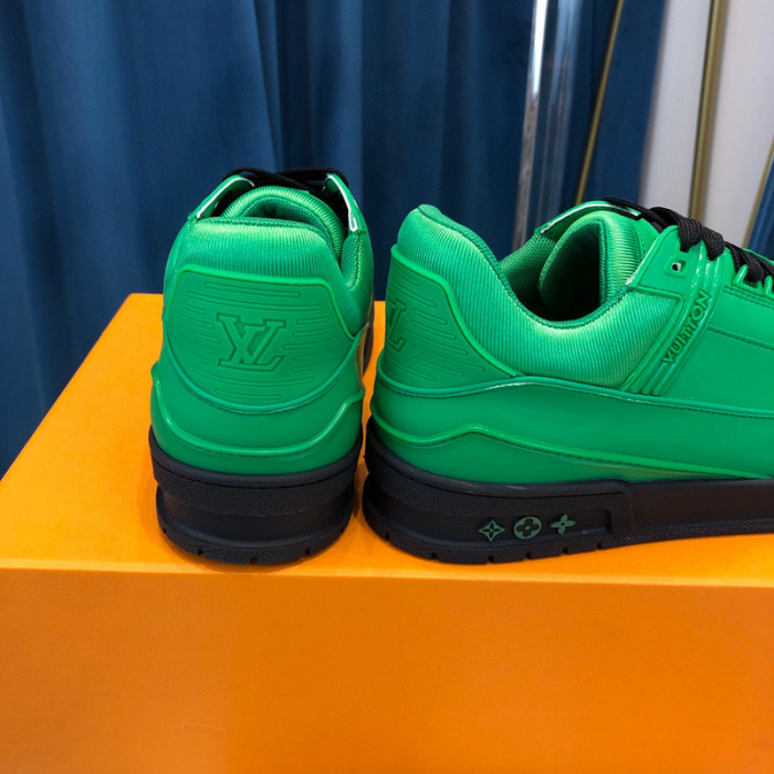 LV SNEAKER LV-000320