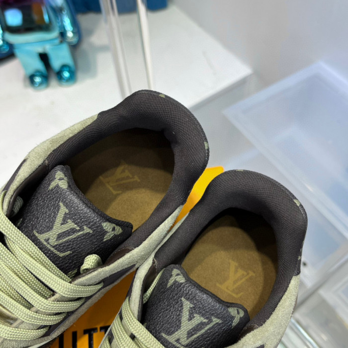 LV SNEAKER LV-000348