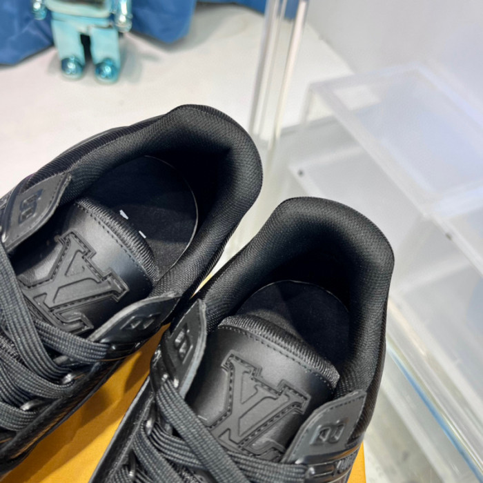 LV SNEAKER LV-000385