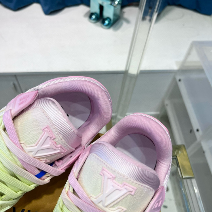 LV SNEAKER LV-000415