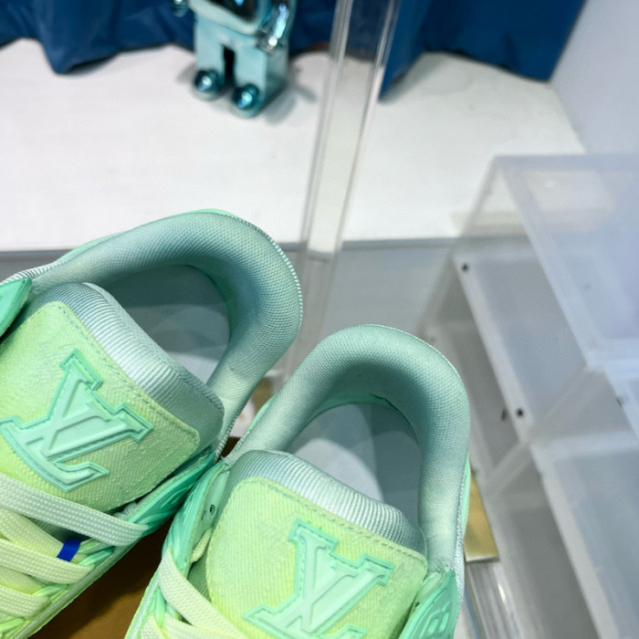 LV SNEAKER LV-000421