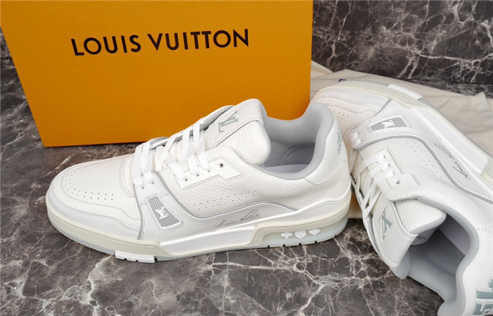 LV SNEAKER LV-000206