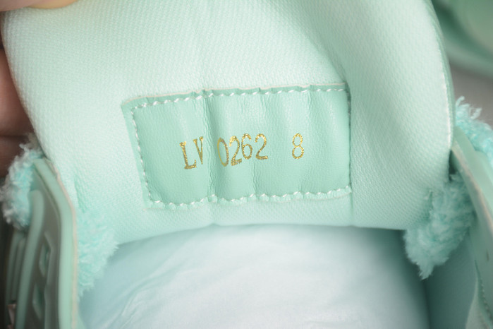 LV TRAINER SNEAKER LV-000557