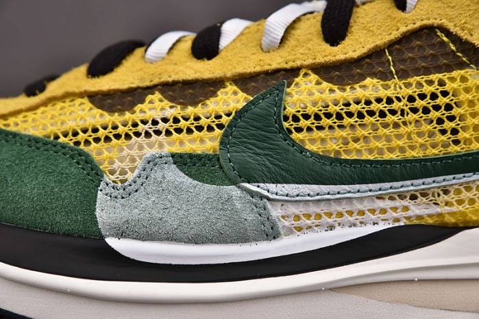 Nike Vaporwaffle sacai Tour Yellow Stadium Green CV1363-700