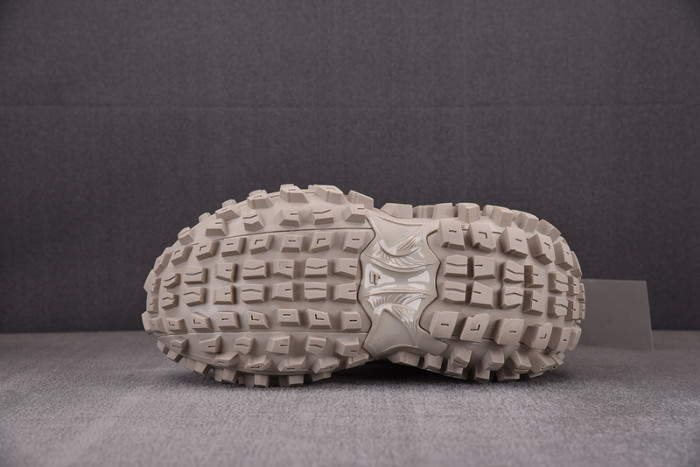 DEFENDER SNEAKER DS009