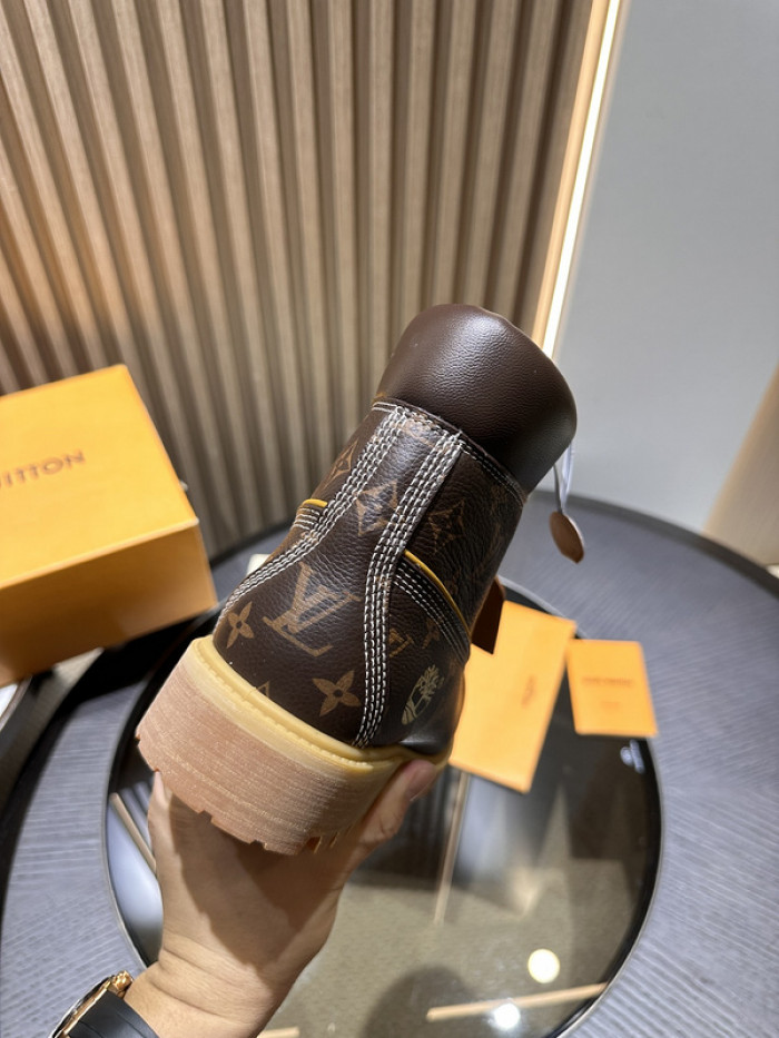 LV BOOTS L000017