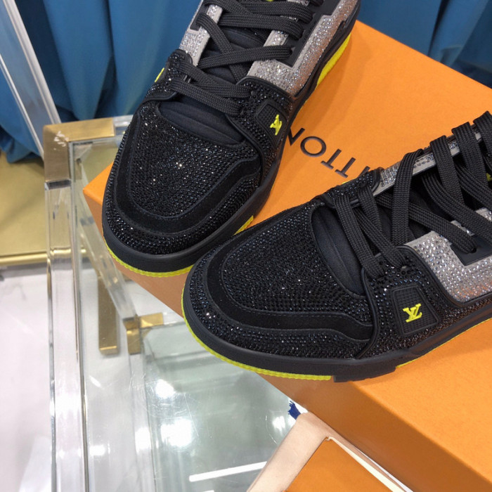 LV SNEAKER LV-000329