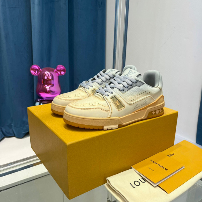 LV SNEAKER LV-000381