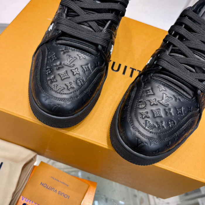 LV SNEAKER LV-000388