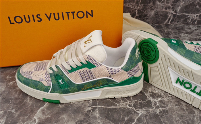 LV SNEAKER LV-000212