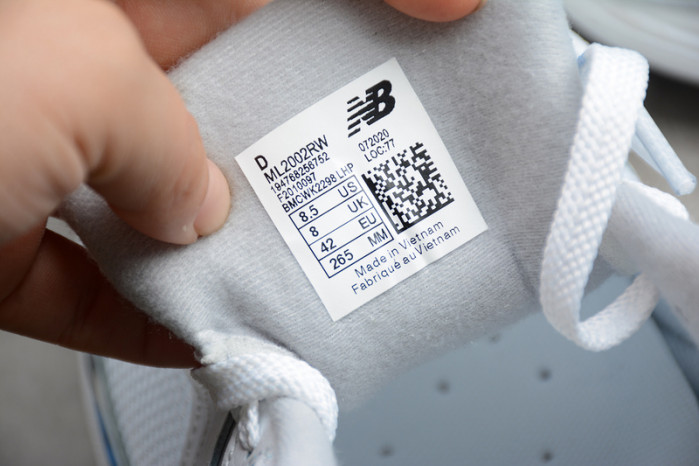 NEW BALANCE SNEAKER 004