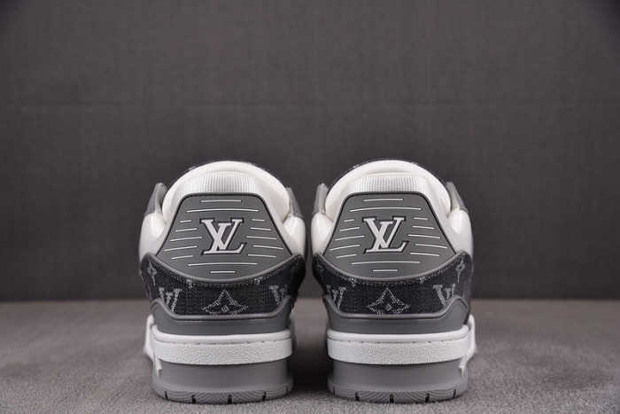 LV TRAINER SNEAKER LV-000576