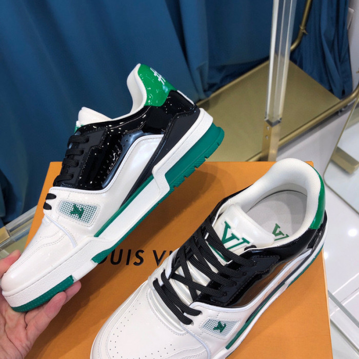 LV SNEAKER LV-000328