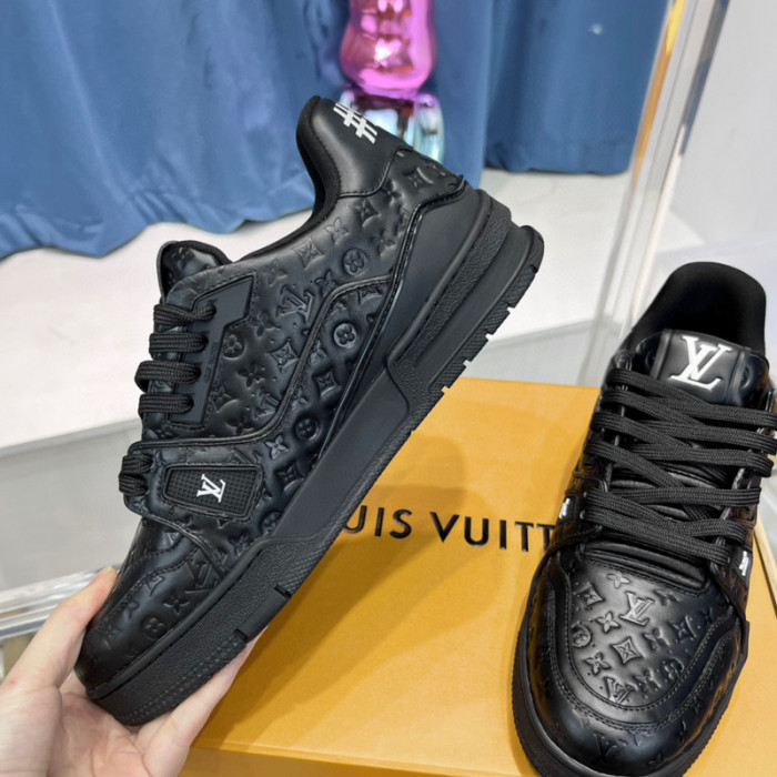 LV SNEAKER LV-000388