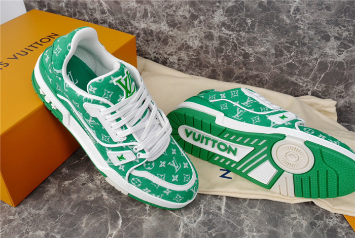LV SNEAKER LV-000215