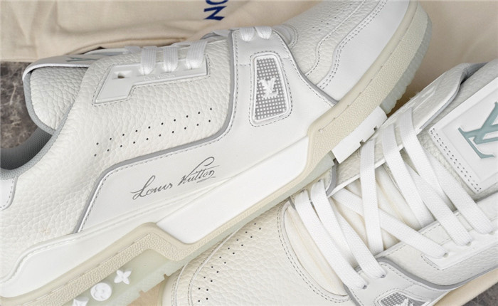 LV SNEAKER LV-000206