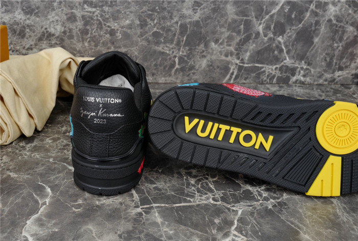 LV SNEAKER LV-000217