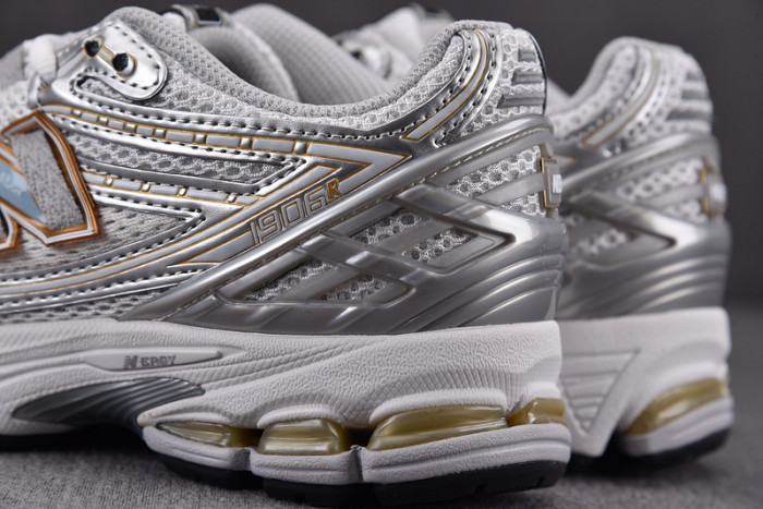 NEW BALANCE SNEAKER NB052