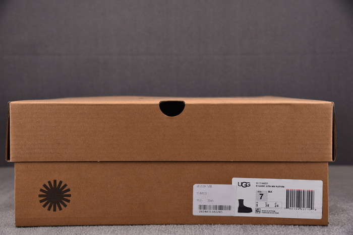 UGG Classic Dipper Boot