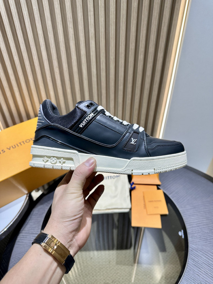 LV TRAINER SNEAKER LV-000564