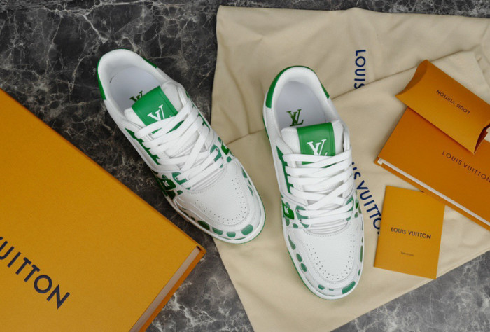 LV SNEAKER LV-000236