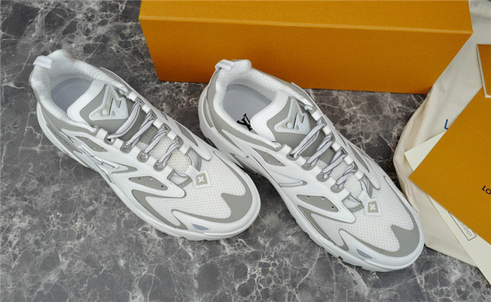 LV SNEAKER LV-000266