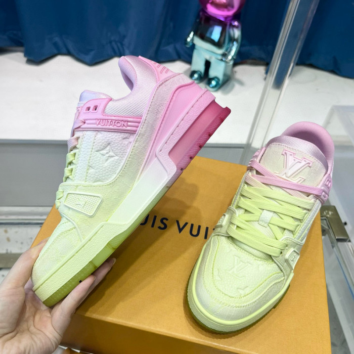 LV SNEAKER LV-000415