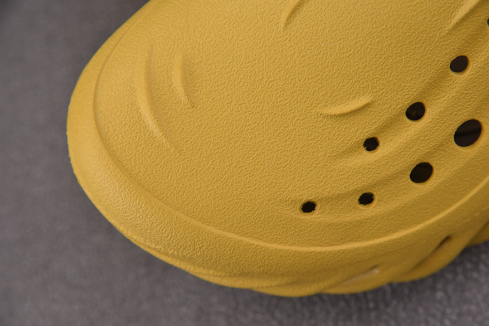 Cr*0*s x salehe bembury c00021