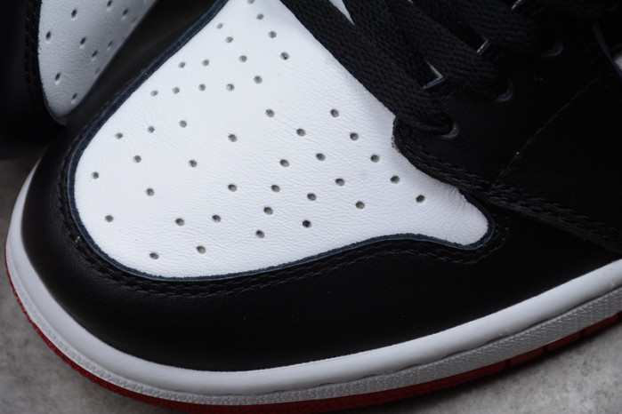 AIR JORDAN 1 High OG “Black Toe” white/ black-varsity red 555088-125