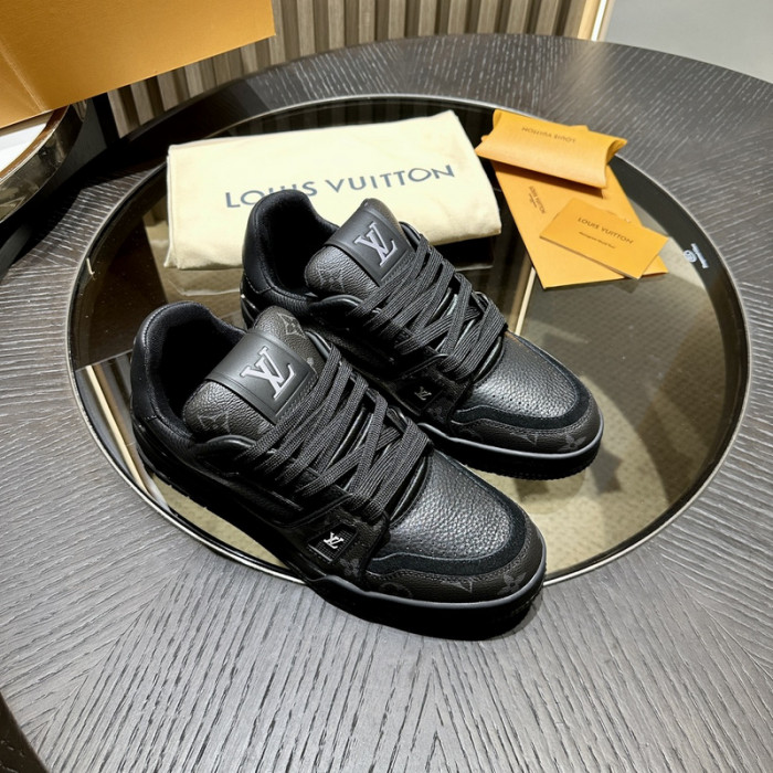 LV TRAINER SNEAKER LV-000571
